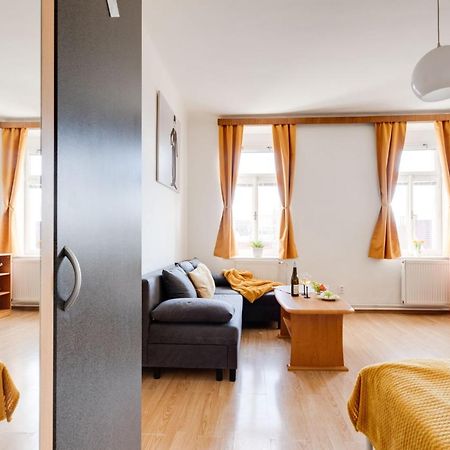 Sunshine Apartment Near The City Center Praga Exterior foto