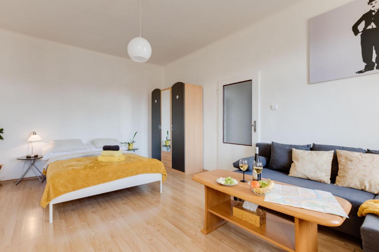 Sunshine Apartment Near The City Center Praga Exterior foto