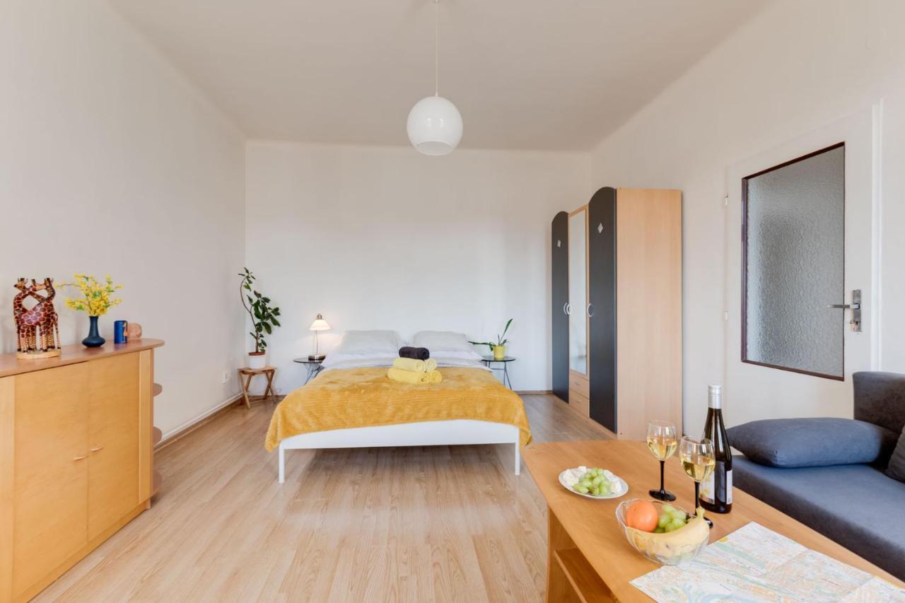 Sunshine Apartment Near The City Center Praga Exterior foto