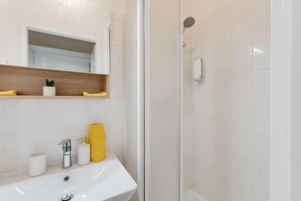 Sunshine Apartment Near The City Center Praga Exterior foto