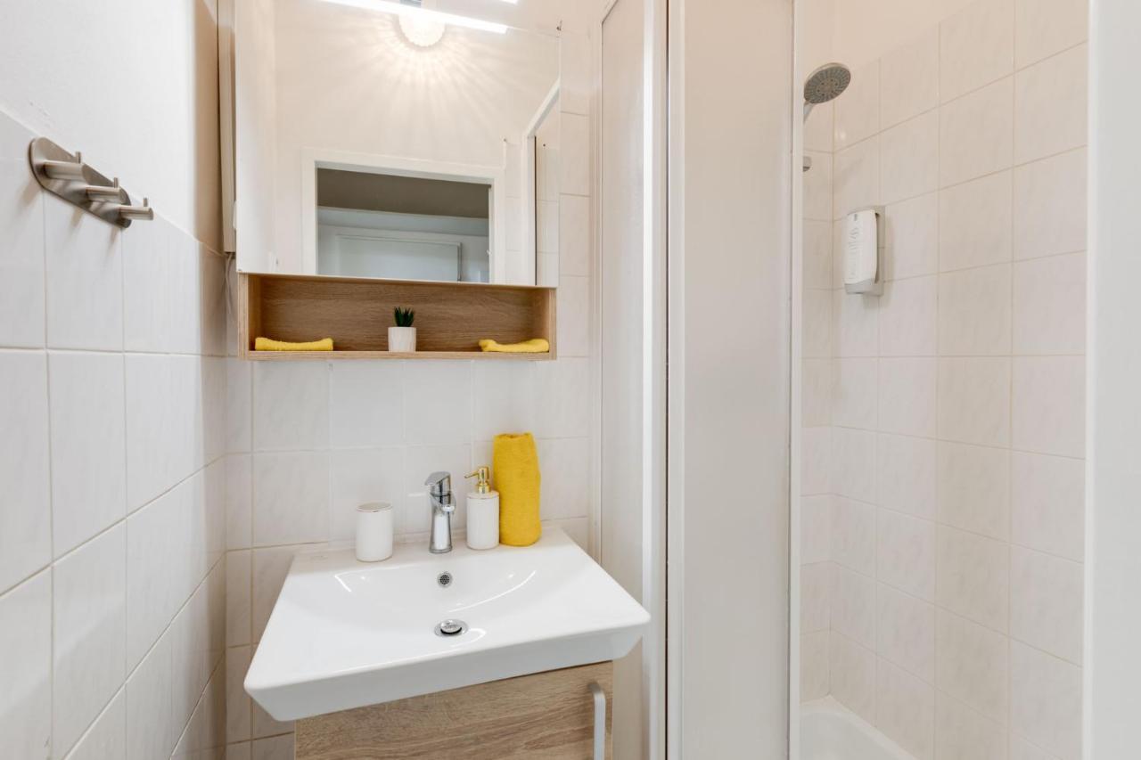 Sunshine Apartment Near The City Center Praga Exterior foto