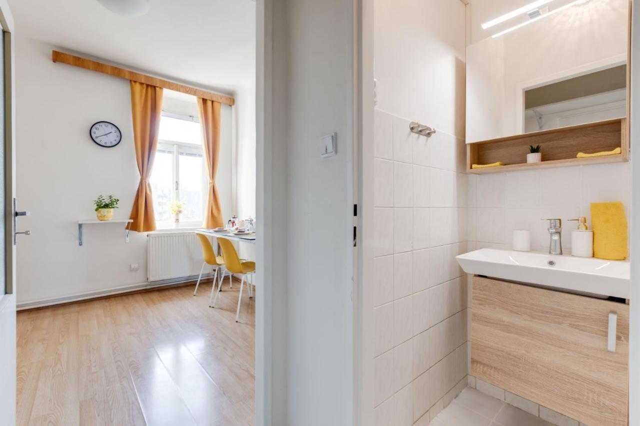 Sunshine Apartment Near The City Center Praga Exterior foto