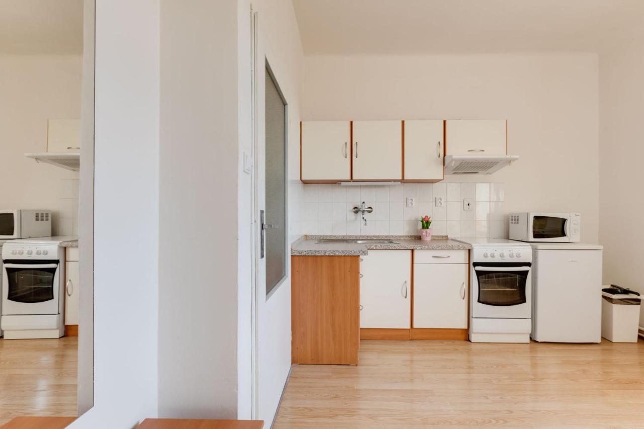 Sunshine Apartment Near The City Center Praga Exterior foto