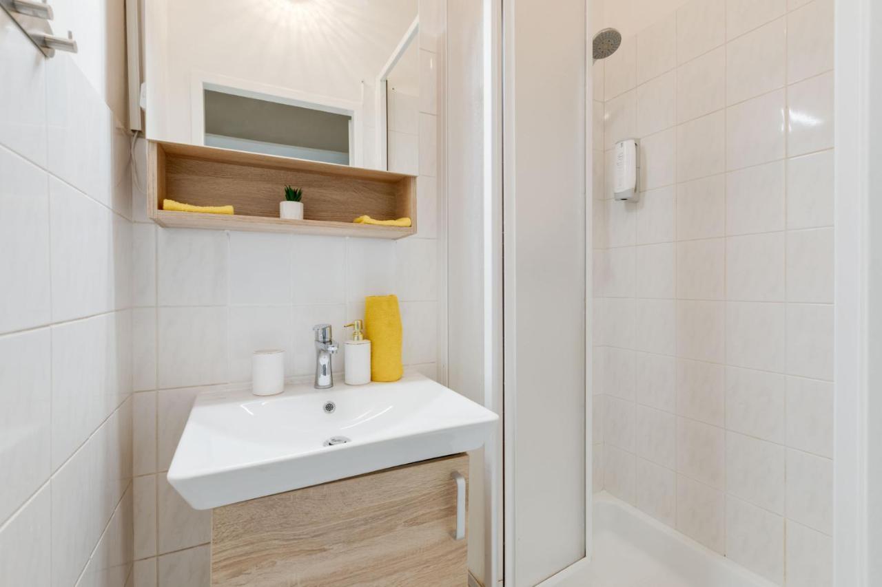 Sunshine Apartment Near The City Center Praga Exterior foto